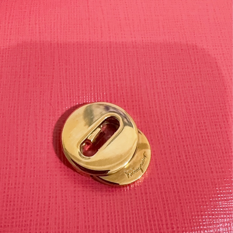 未使用經典Salvatore Ferragamo鏈條包-23