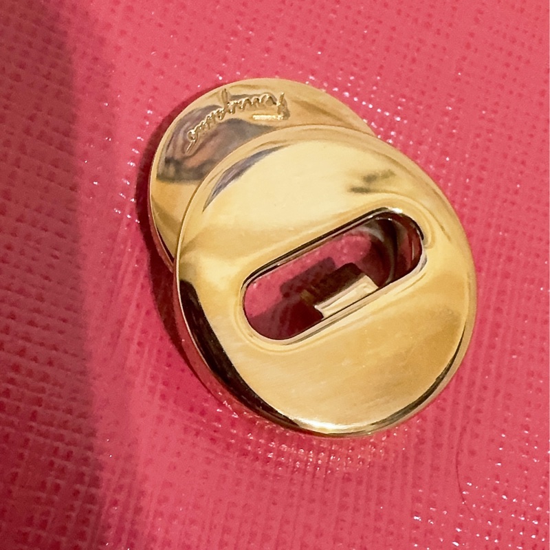 未使用經典Salvatore Ferragamo鏈條包-45