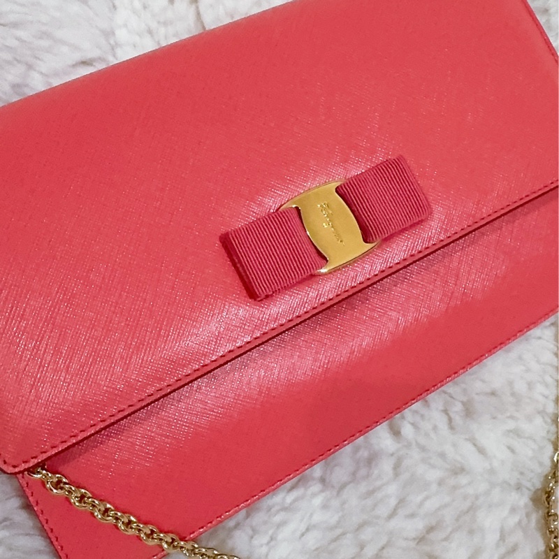 未使用經典Salvatore Ferragamo鏈條包-57