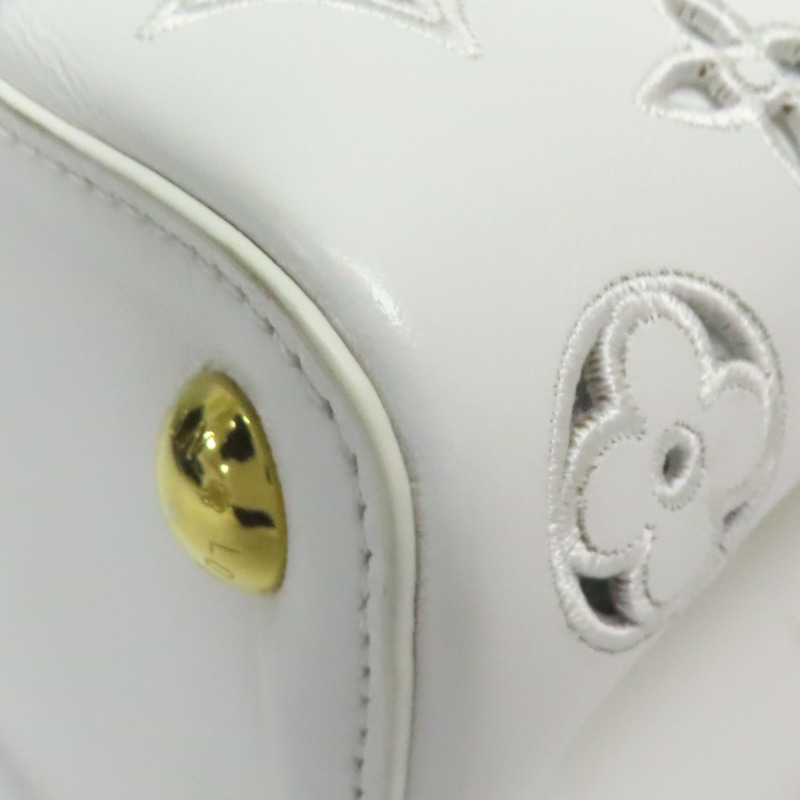 白色 原花縷空刺繡 牛皮 Capucines 兩用包【LOUIS VUITTON LV 路易威登】 M22863-11