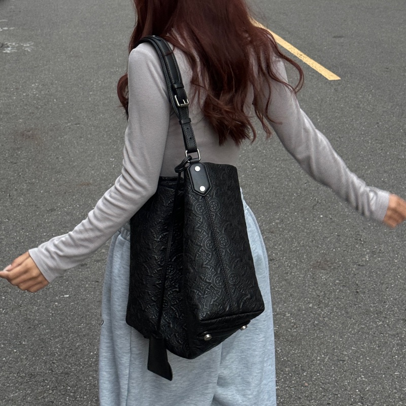 【超稀有限量款⏰】 LV Antheia Hobo 腋下肩背包（專櫃限量發售22.7萬）-18