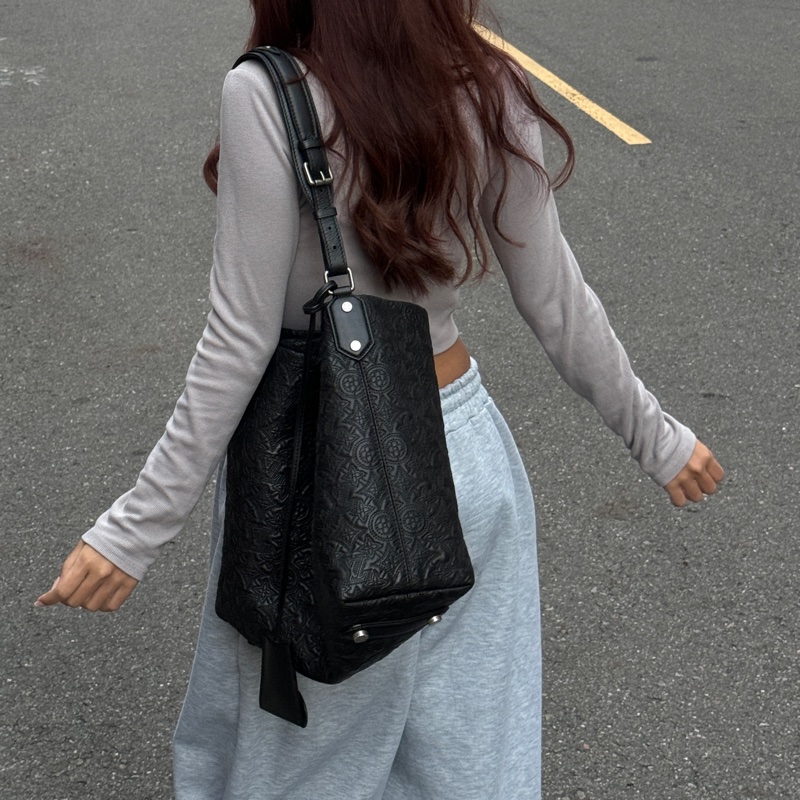 【超稀有限量款⏰】 LV Antheia Hobo 腋下肩背包（專櫃限量發售22.7萬）-24