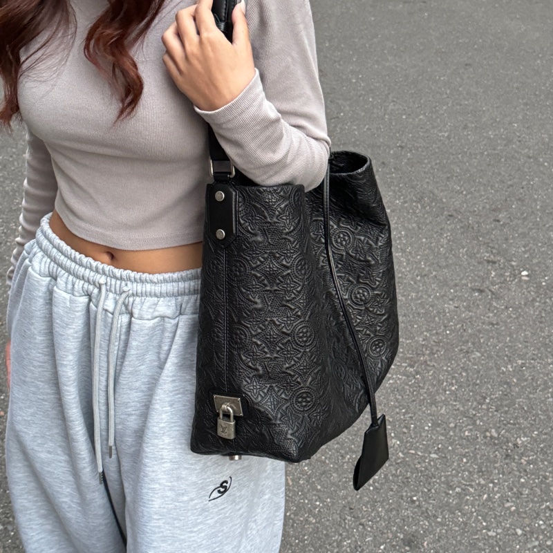 【超稀有限量款⏰】 LV Antheia Hobo 腋下肩背包（專櫃限量發售22.7萬）-26