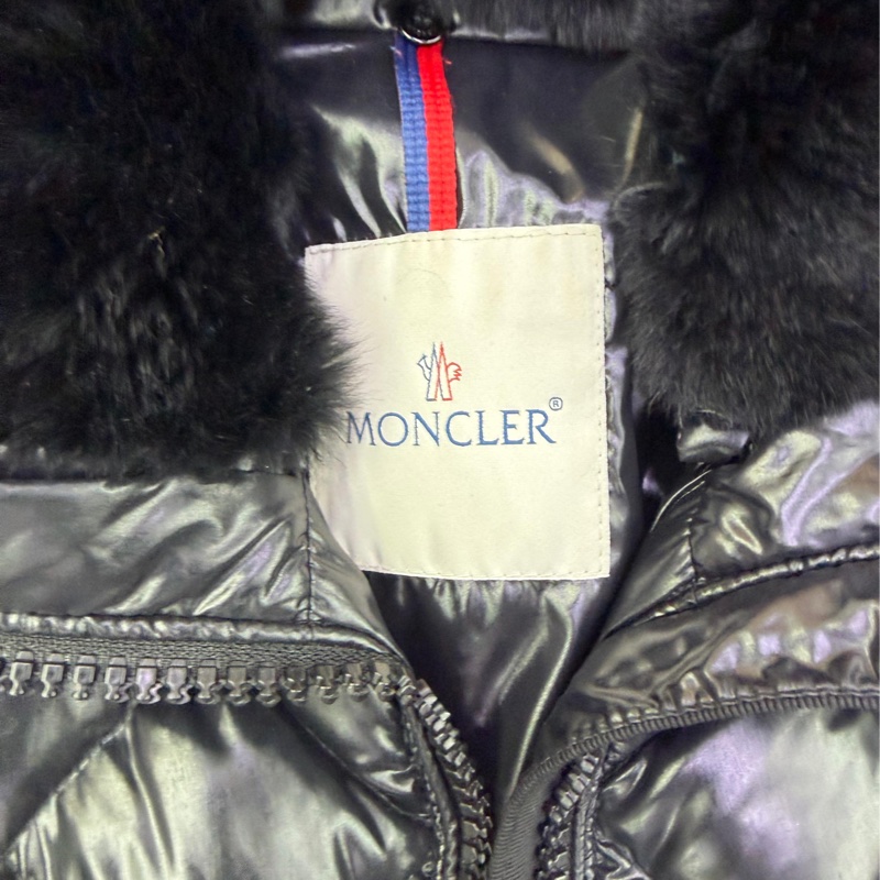 This is Moncler 女裝外套-3