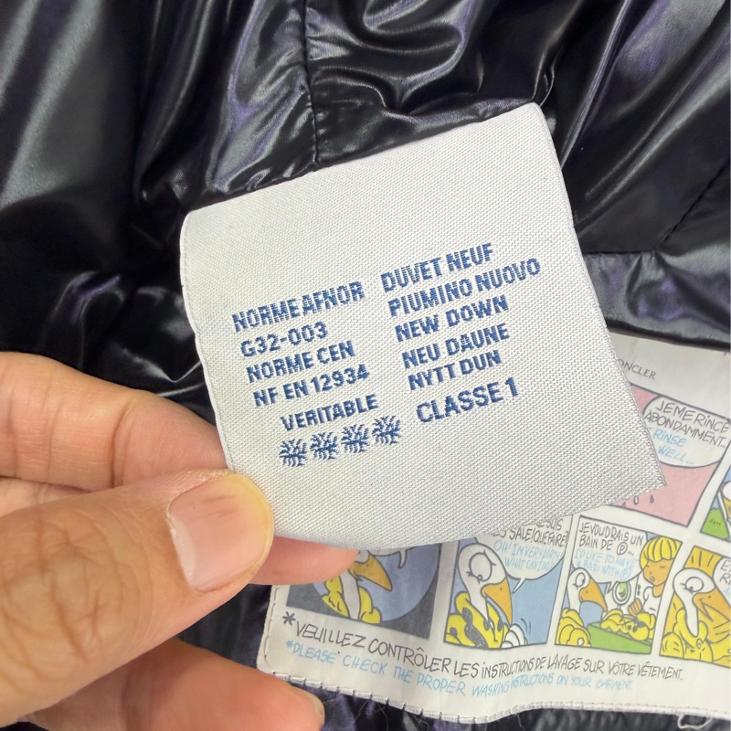 This is Moncler 女裝外套-7