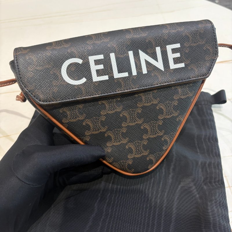 *SHIHNA名牌精品* CELINE 帆布小牛皮飾邊釦式三角斜背包-1