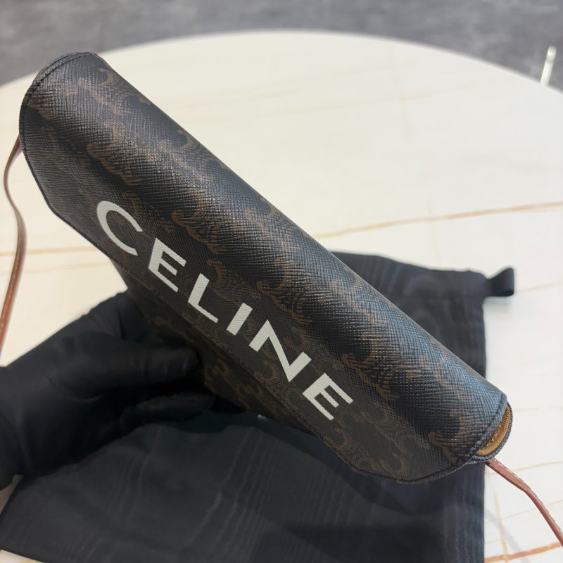 *SHIHNA名牌精品* CELINE 帆布小牛皮飾邊釦式三角斜背包-3