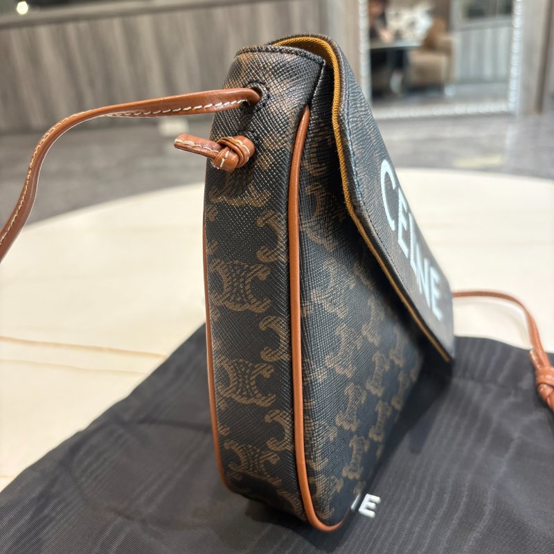 *SHIHNA名牌精品* CELINE 帆布小牛皮飾邊釦式三角斜背包-4