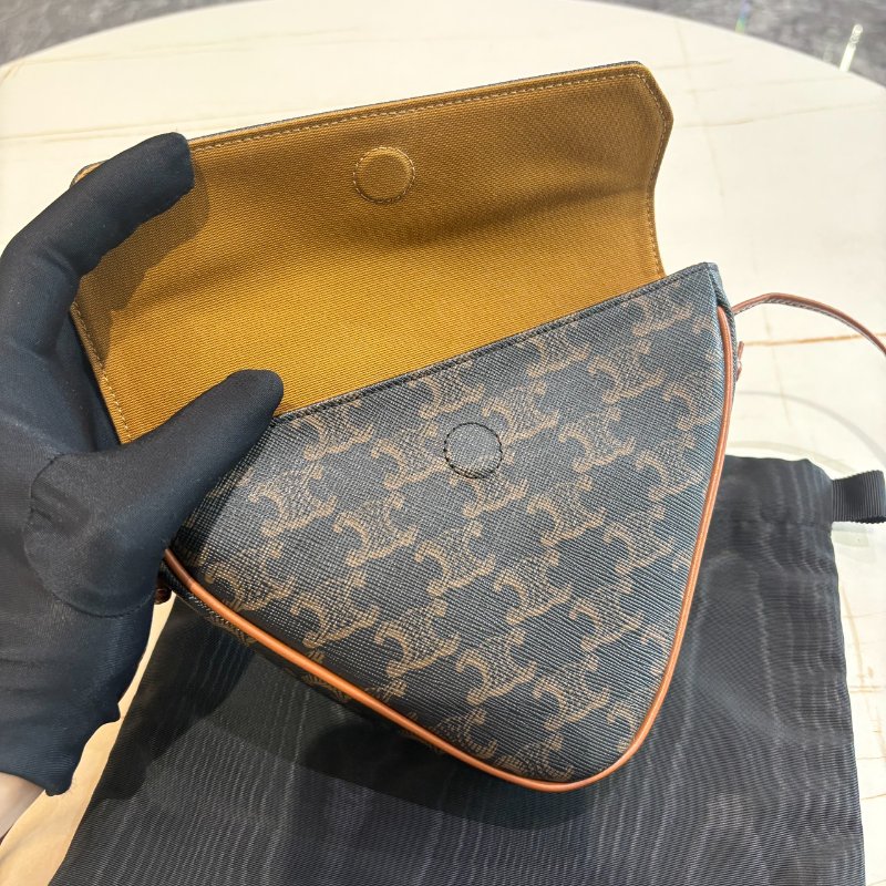 *SHIHNA名牌精品* CELINE 帆布小牛皮飾邊釦式三角斜背包-5