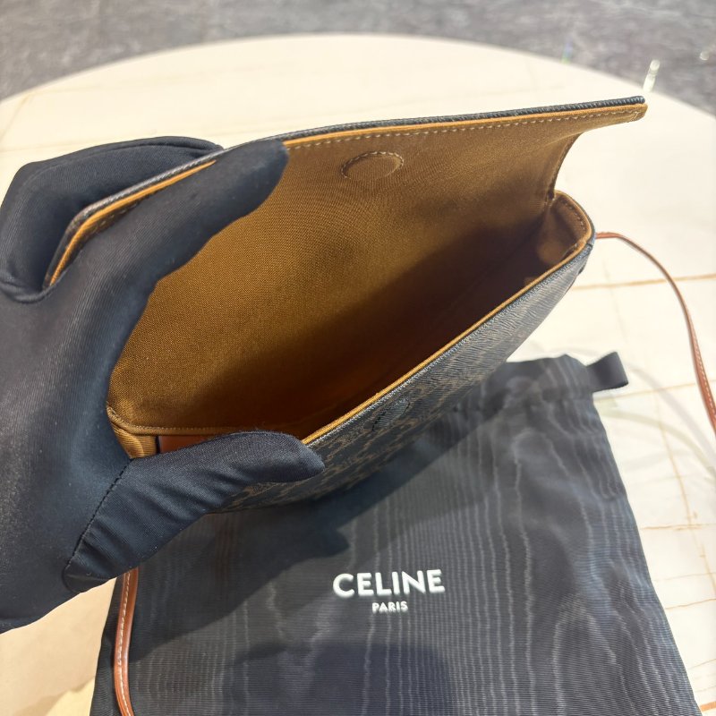 *SHIHNA名牌精品* CELINE 帆布小牛皮飾邊釦式三角斜背包-6