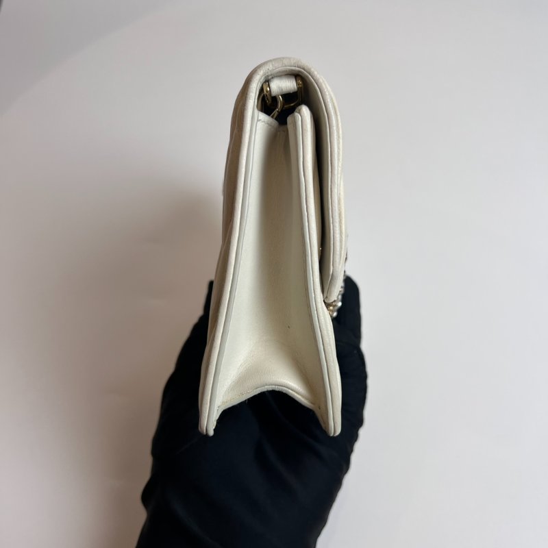 MIUMIU 白皺褶寶石肩背包-3