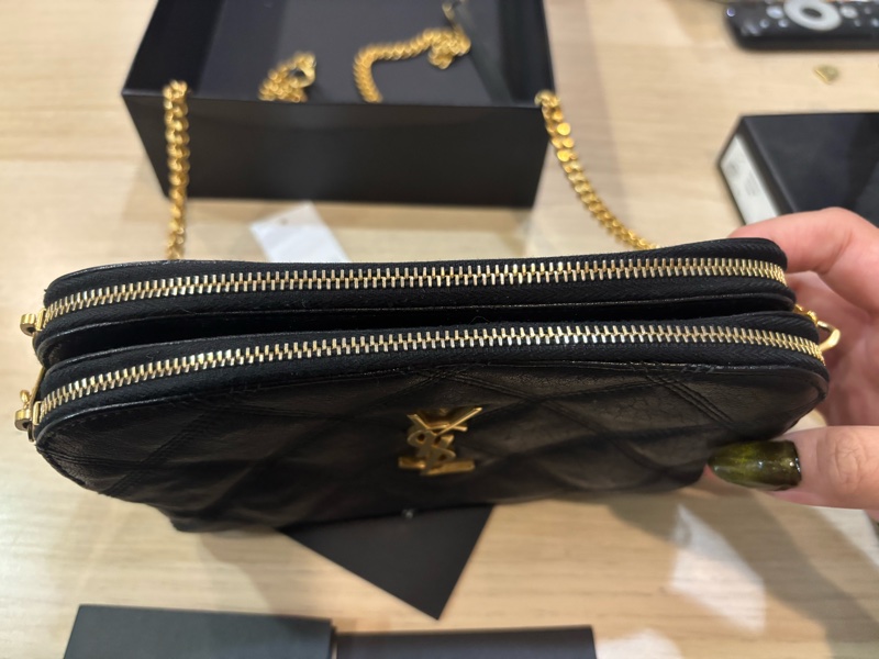 Saint Laurent 聖羅蘭 608941 Becky Zip 菱格紋小羊皮雙拉鍊相機包 黑色-9