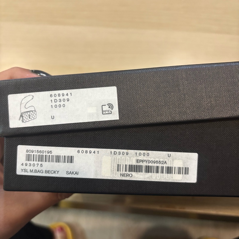Saint Laurent 聖羅蘭 608941 Becky Zip 菱格紋小羊皮雙拉鍊相機包 黑色-14