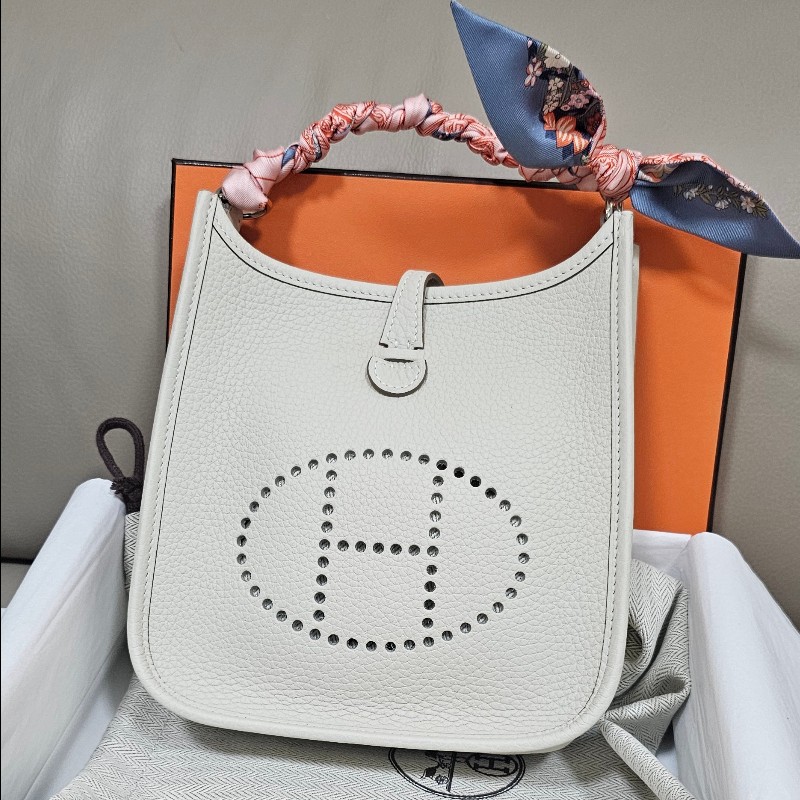 99+1💯🔥閒置新 Hermes 愛馬仕 Mini Evelyne Craie 奶昔白 Stamp K-4