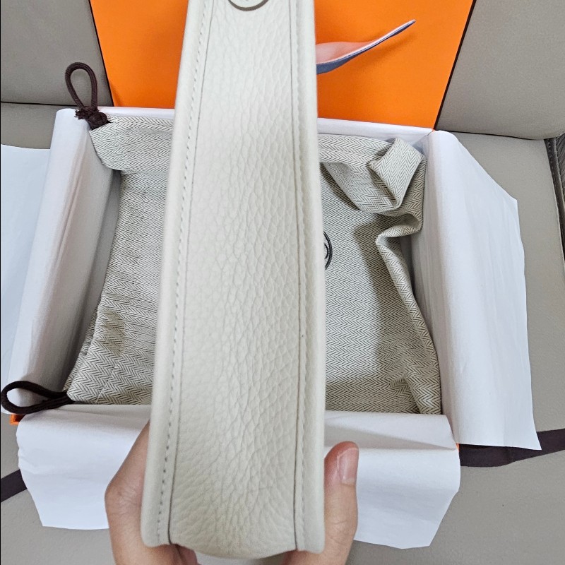 99+1💯🔥閒置新 Hermes 愛馬仕 Mini Evelyne Craie 奶昔白 Stamp K-8