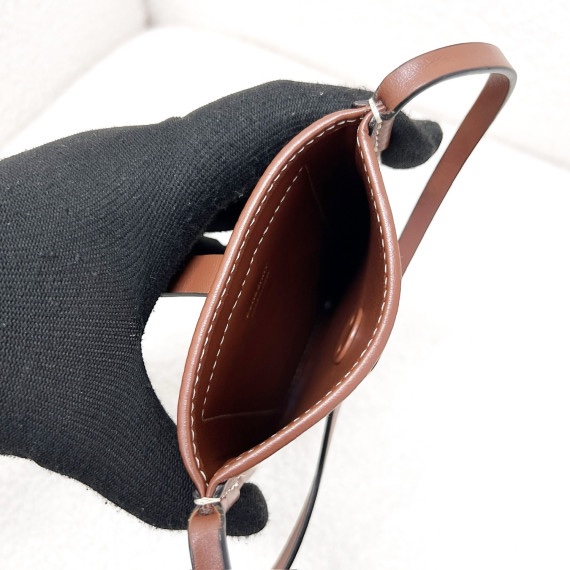 Burberry 經典手機包-9