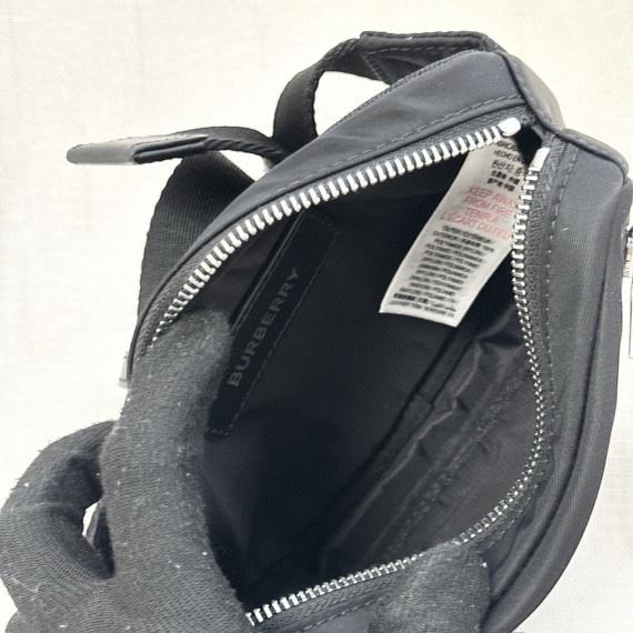 Burberry 黑色腰包胸包-9