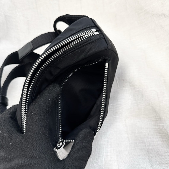 Burberry 黑色腰包胸包-11