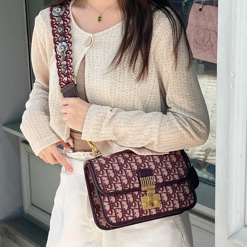 莉亞精品♡ Dior 酒紅老花郵差包 二手美包-1