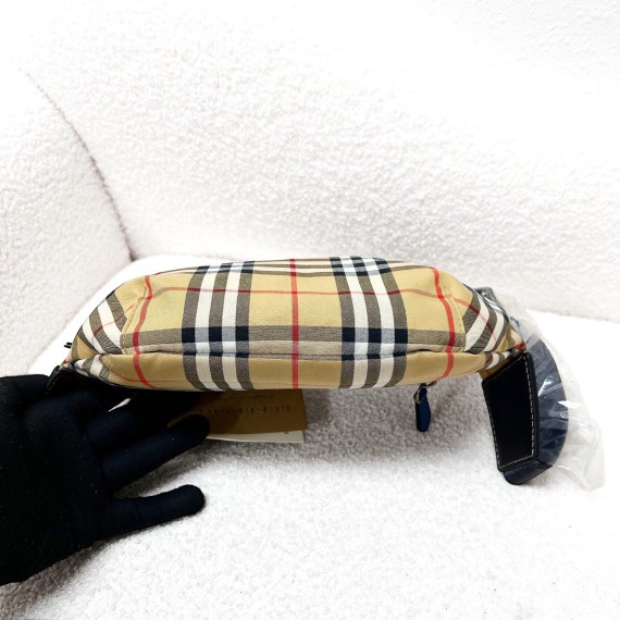 Burberry 經典橫格腰包胸包-4