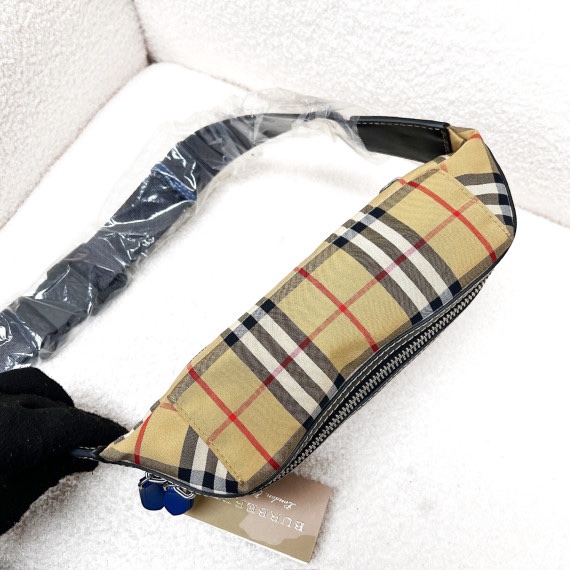 Burberry 經典橫格腰包胸包-8