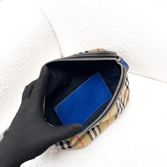 Burberry 經典橫格腰包胸包-9