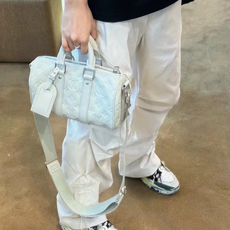 莉亞精品♡ LV keepall 25白 二手美包-1