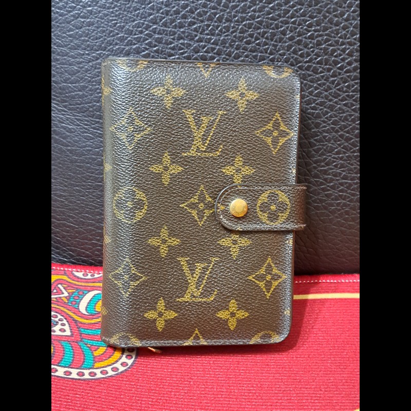 LV護照證卡錢包／原價3萬8／二手LV大中夾-0