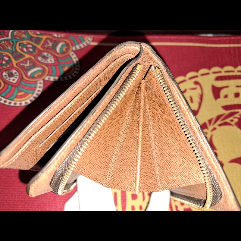 LV護照證卡錢包／原價3萬8／二手LV大中夾-8