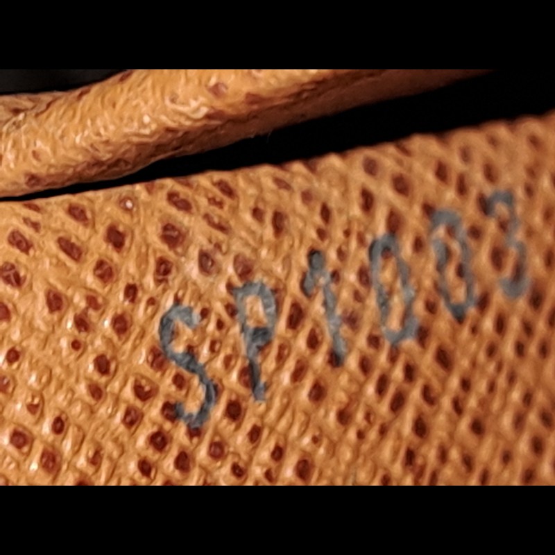 LV護照證卡錢包／原價3萬8／二手LV大中夾-17