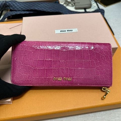 miu miu 漆皮桃紅長夾