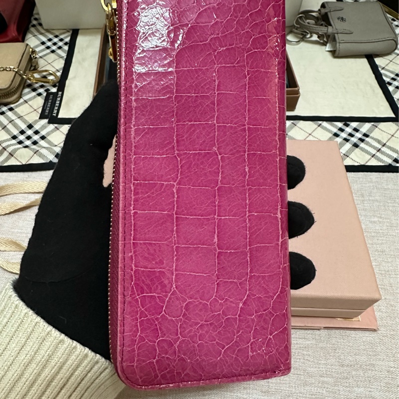 miu miu 漆皮桃紅長夾-1