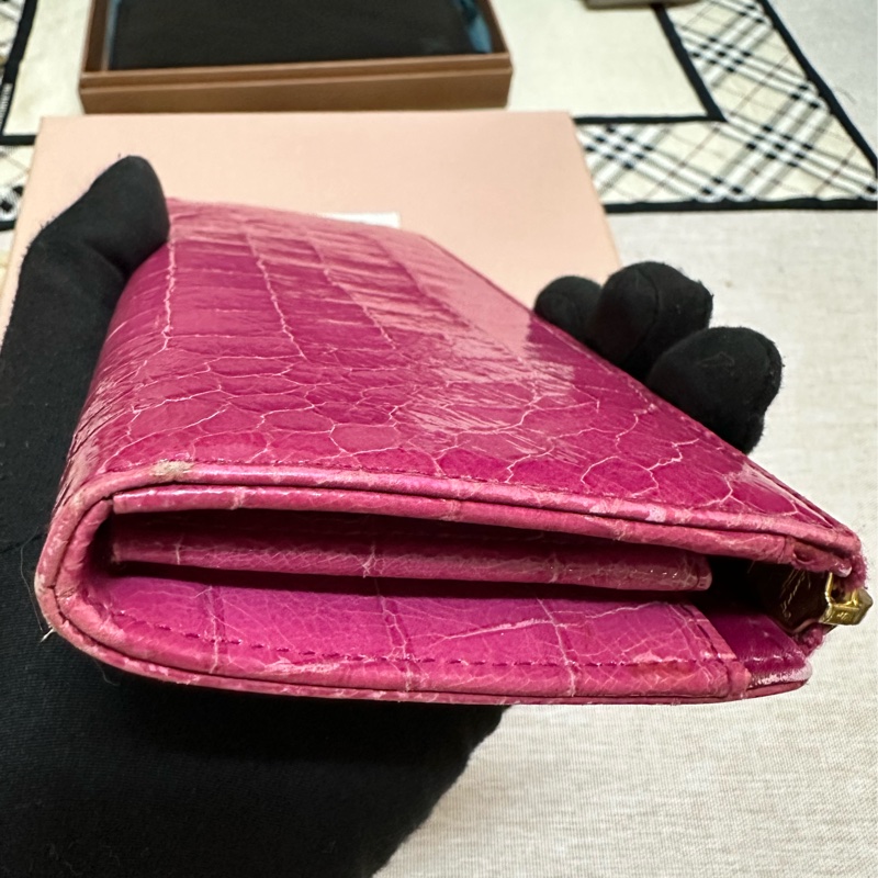 miu miu 漆皮桃紅長夾-10