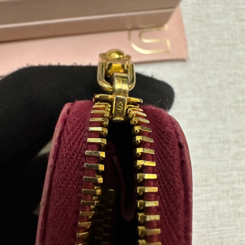 miu miu 漆皮桃紅長夾-21