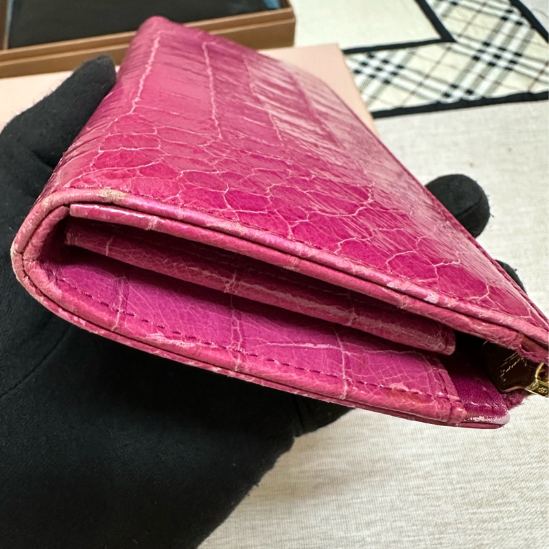 miu miu 漆皮桃紅長夾-27