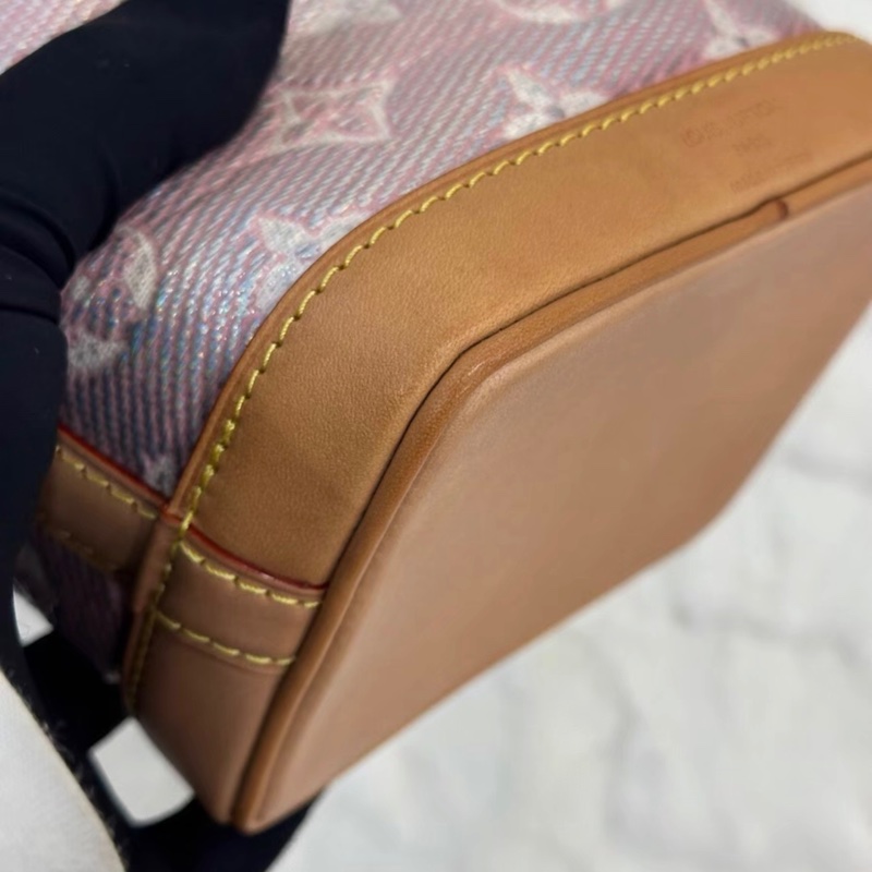 【96新 ✨ 全網最低價！】LV路易威登 nano水桶包 七夕限定幻彩 粉色人魚姬款 （下單前先詢問庫存❗️）-7