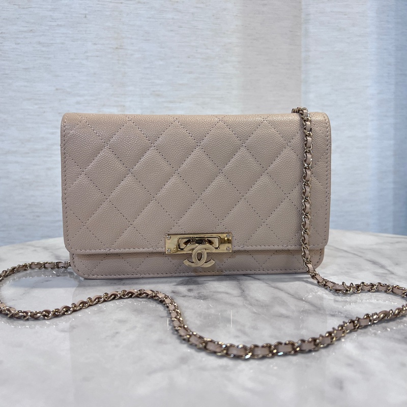 Chanel米色荔枝皮金釦雙C下蓋6卡woc斜背包-0