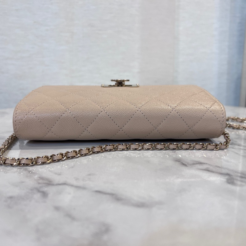 Chanel米色荔枝皮金釦雙C下蓋6卡woc斜背包-4