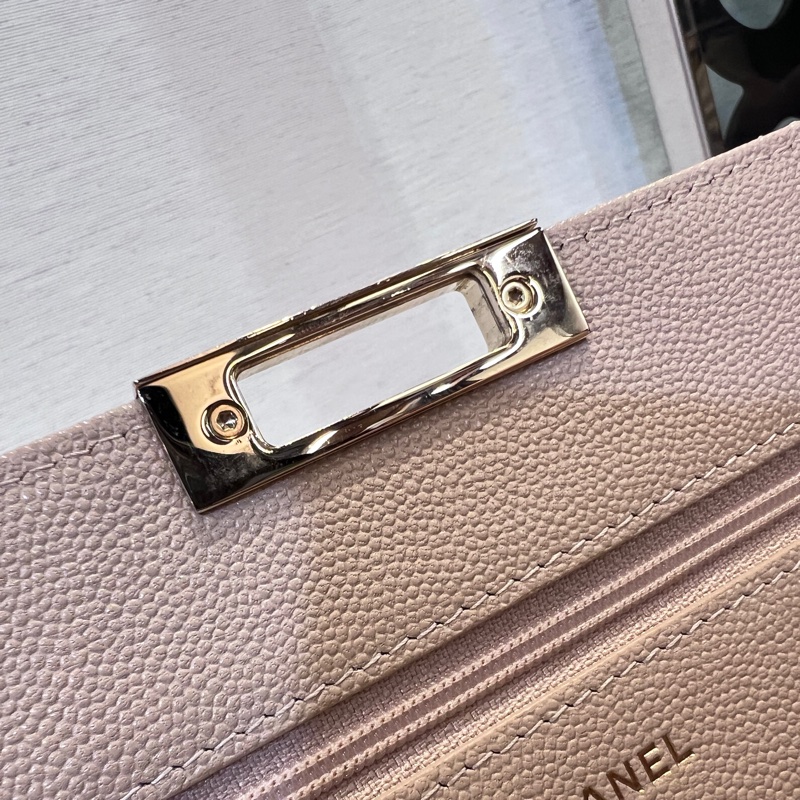 Chanel米色荔枝皮金釦雙C下蓋6卡woc斜背包-17