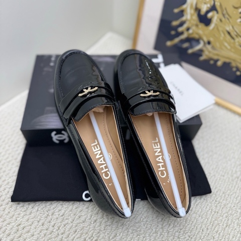 閒置新 未使用 CHANEL/香奈兒小牛皮 圓頭套腳黑色樂福鞋 女款 黑色金扣 36碼