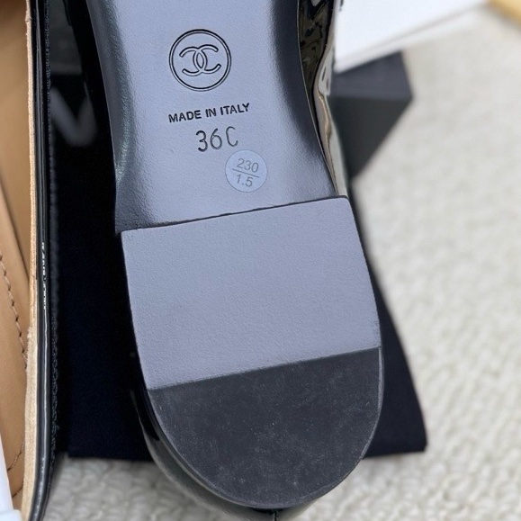 閒置新 未使用 CHANEL/香奈兒小牛皮 圓頭套腳黑色樂福鞋 女款 黑色金扣 36碼-4