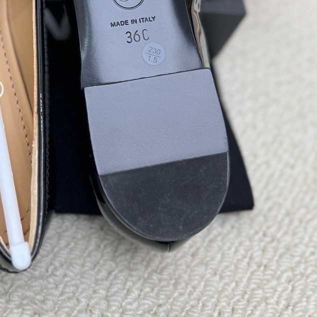 閒置新 未使用 CHANEL/香奈兒小牛皮 圓頭套腳黑色樂福鞋 女款 黑色金扣 36碼-5