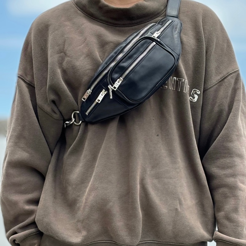 ‼️全台最甜 質感百搭 Alexander Wang 亞歷山大王 皮革大腰包 胸包-1