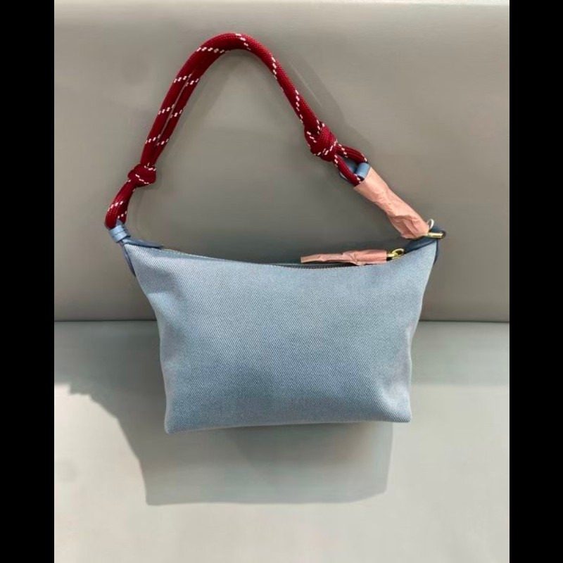 Miu Miu 天藍色帆布袋 2026爆款飯盒包-1
