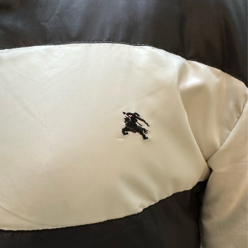 Burberry 黑白戰馬時尚羽絨衣-1
