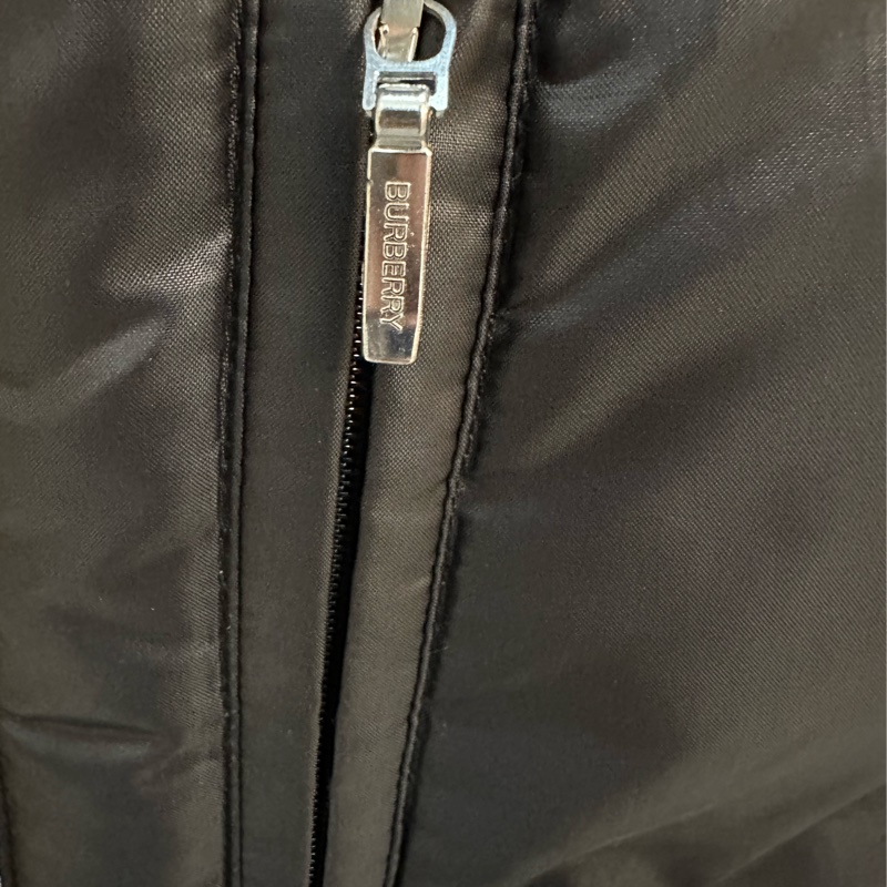 Burberry 黑白戰馬時尚羽絨衣-2