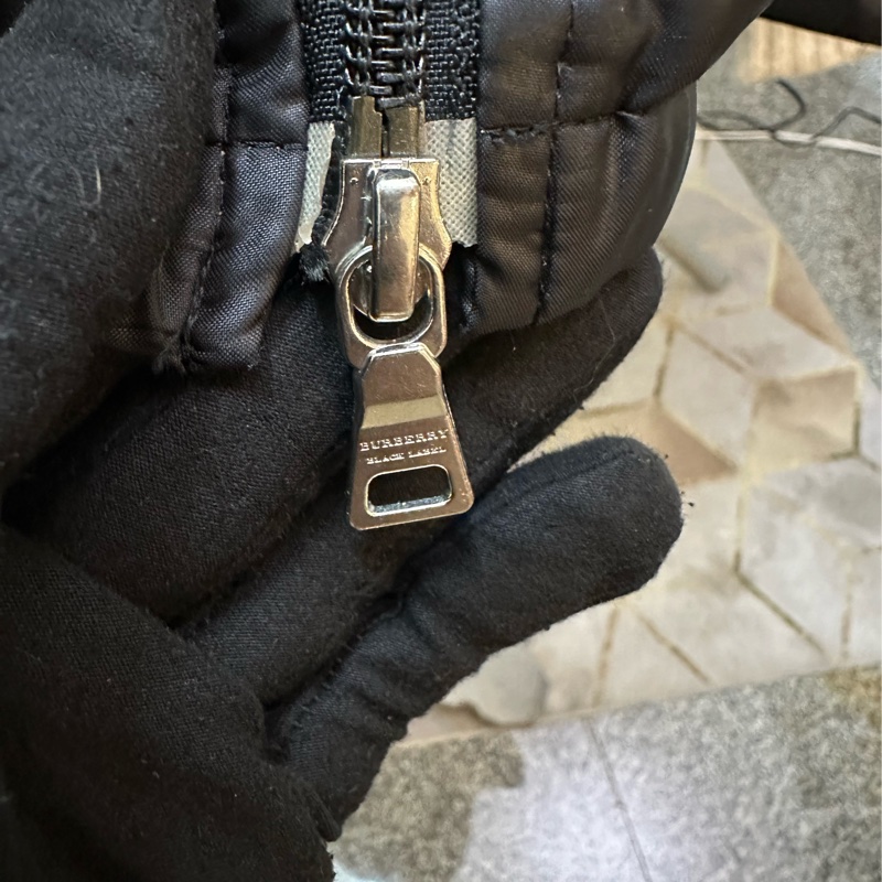 Burberry 黑白戰馬時尚羽絨衣-3