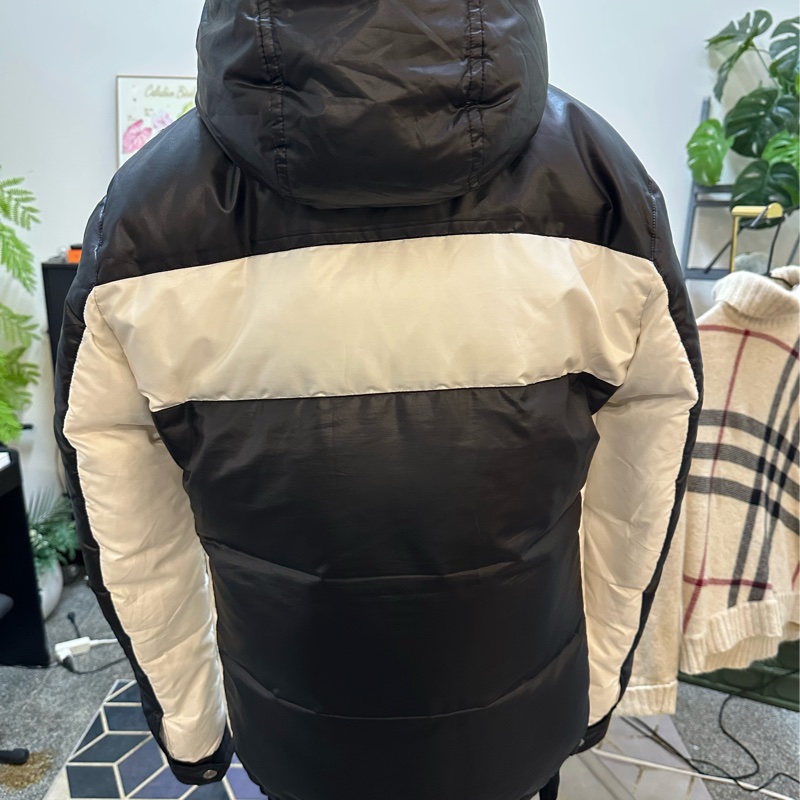 Burberry 黑白戰馬時尚羽絨衣-4