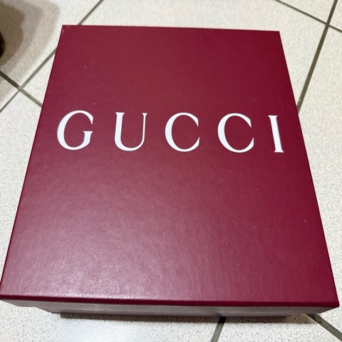 Gucci, GG Supreme 系列超迷你（Super Mini）斜跨包