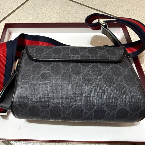 Gucci, GG Supreme 系列超迷你（Super Mini）斜跨包-6